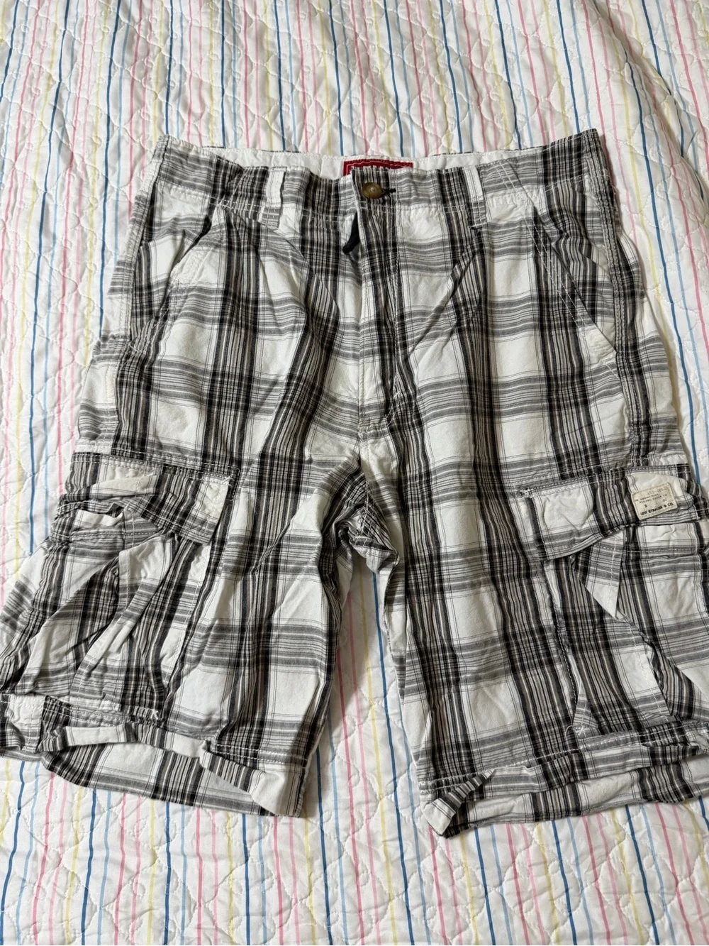 Levi's Men's Plaid Cargo Shorts — White & Gray
